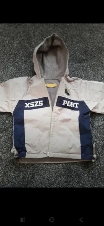 Veste/  Parka / coupe vent   6 ans 
Jin dou
Etat impeccable