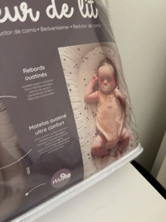 Réducteur de lit tinéo bébé neuf avec étiquette