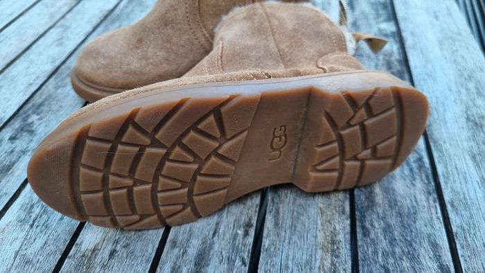 Bottines UGG 27,5  cuir Nubuck marron   très très bon état original - photo numéro 6