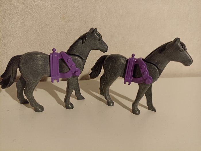 Lot 2 chevaux playmobil