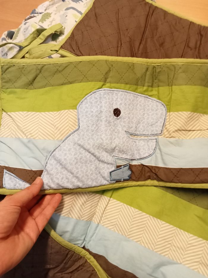 Tour de lit thème "dinosaures" - photo numéro 2