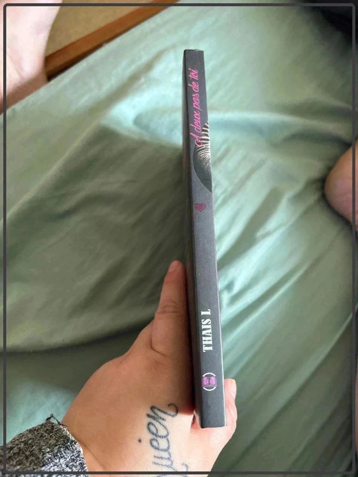 Livre à deux pas de toi de Thais L - photo numéro 2
