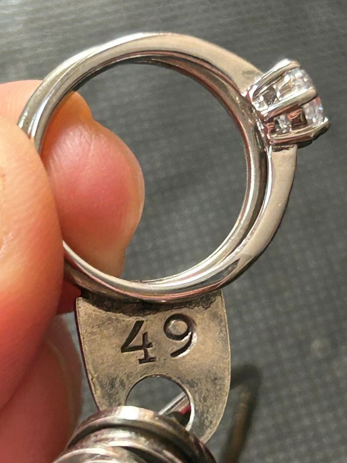 Belle bague «solitaire » en argent massif avec pierre blanche T. 49 femme TBE - photo numéro 9