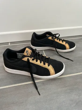 Chaussures Nike Noire / Or