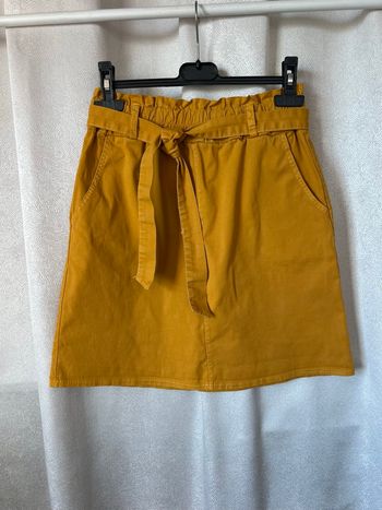 Petite jupe moutarde avec ceinture à nouer M made in Italy