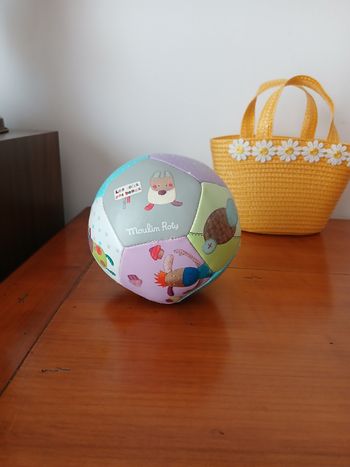 Moulin Roty: Balle souple "Les jolis pas beaux"