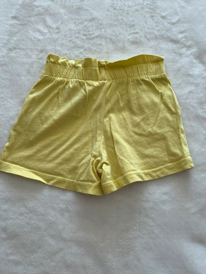 Short H&M taille 104cm/3-4ans - photo numéro 3