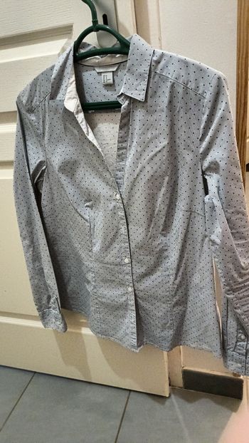 Chemise a rayures blanches et bleus