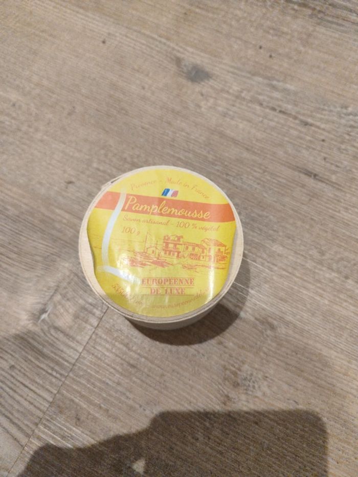 Savon artisanal provence pamplemousse neuf Européenne de luxe