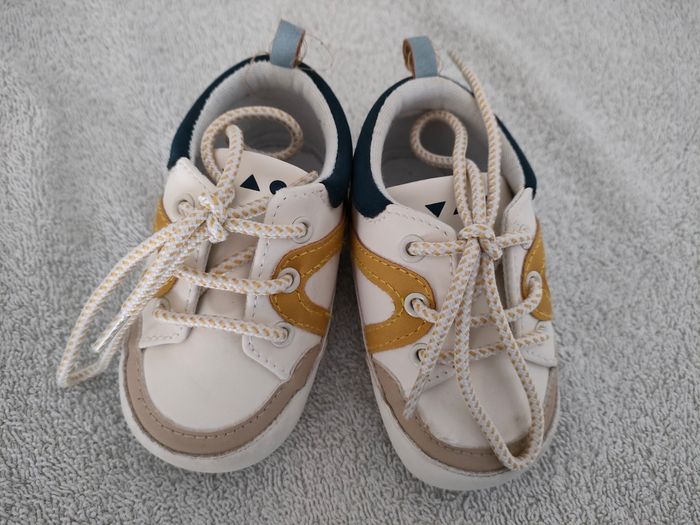 Chaussures 12/18 mois - photo numéro 1