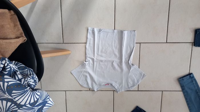 Tee shirt crop top bleu jennyfer taille s