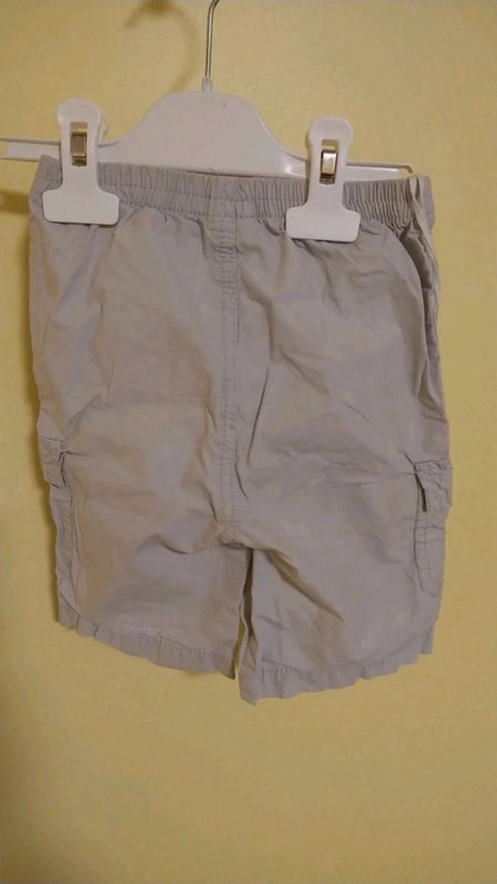 Short taille 23 mois en très bon état sans marque - photo numéro 3