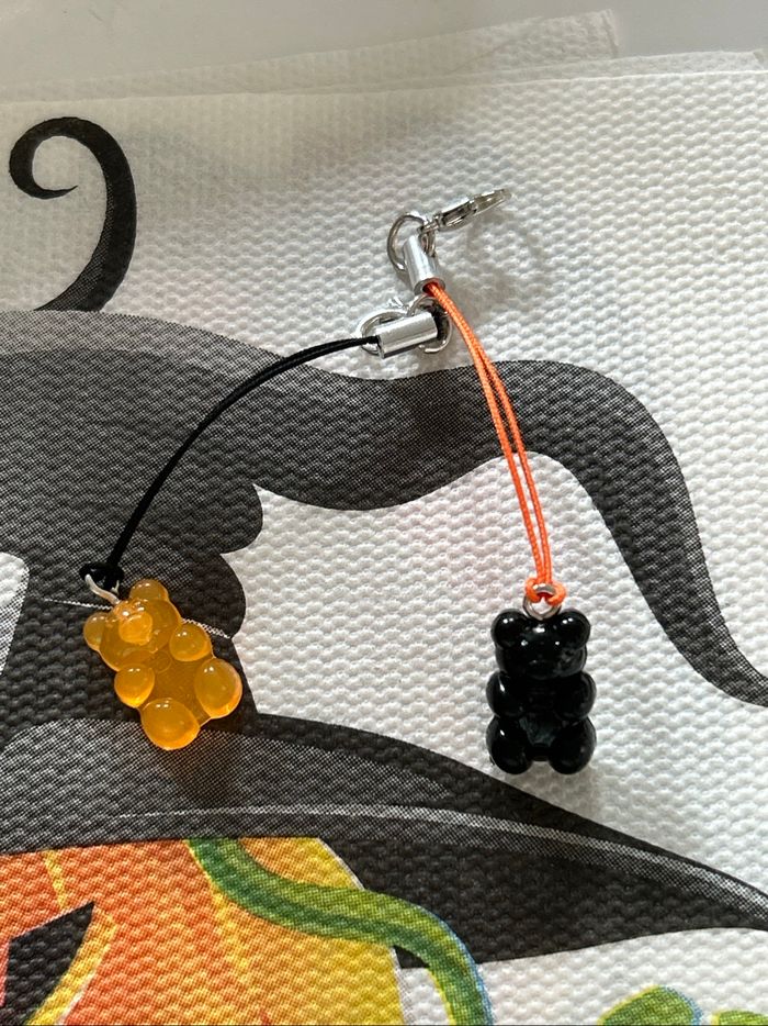 Lot de deux attaches ourson en résine, pour porte  clés ou bijoux de téléphone - photo numéro 4