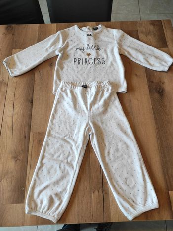 Pyjama Kiabi 3 ans en TBE porté 1 ou 2 fois !