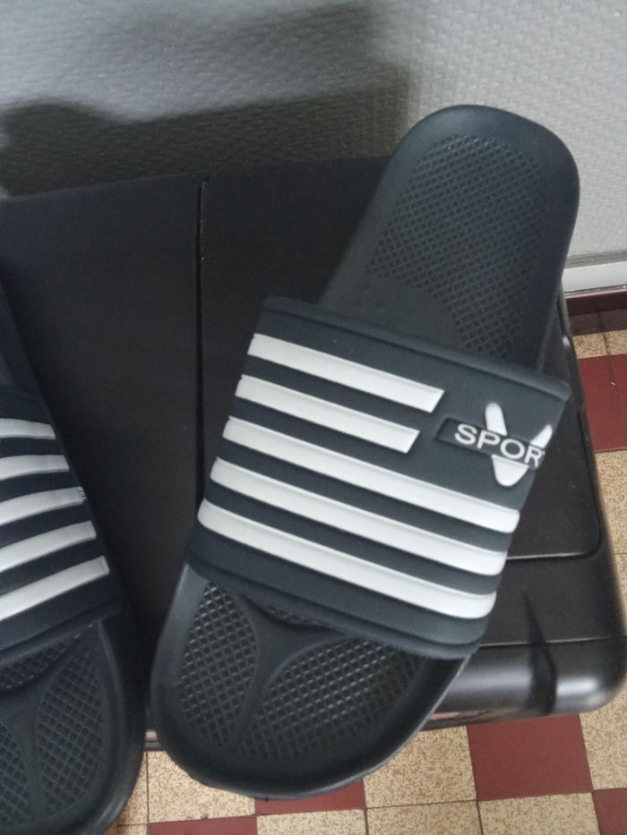 Claquette neuf - photo numéro 2