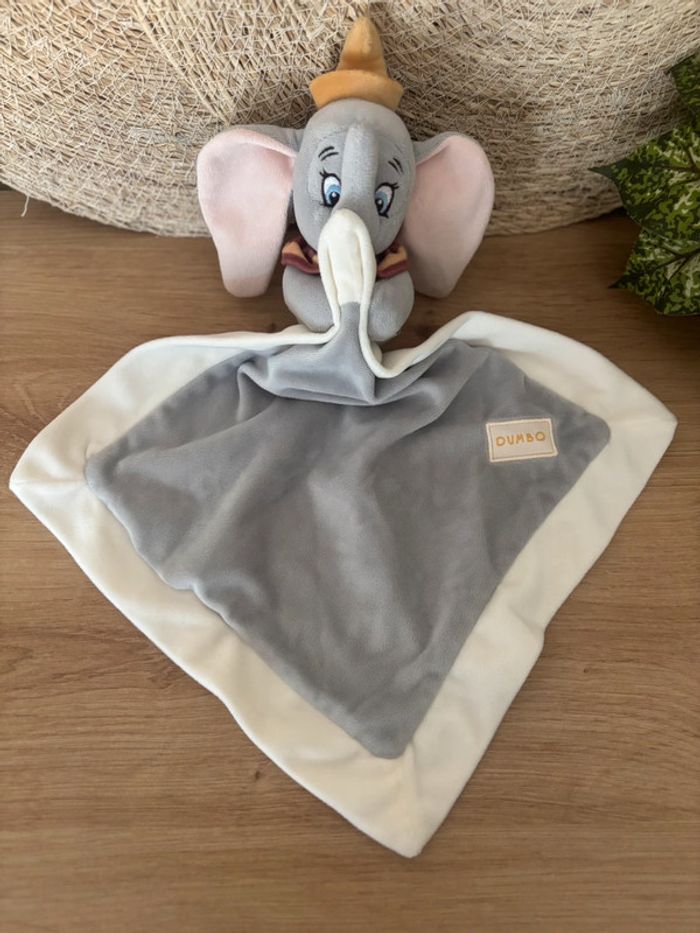 Doudou éléphant Dumbo mouchoir gris blanc Disney neuf