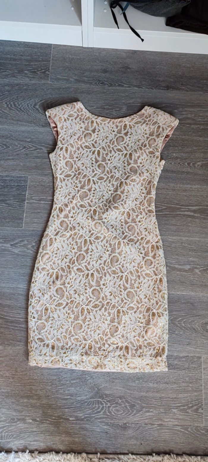 Robe dos nus