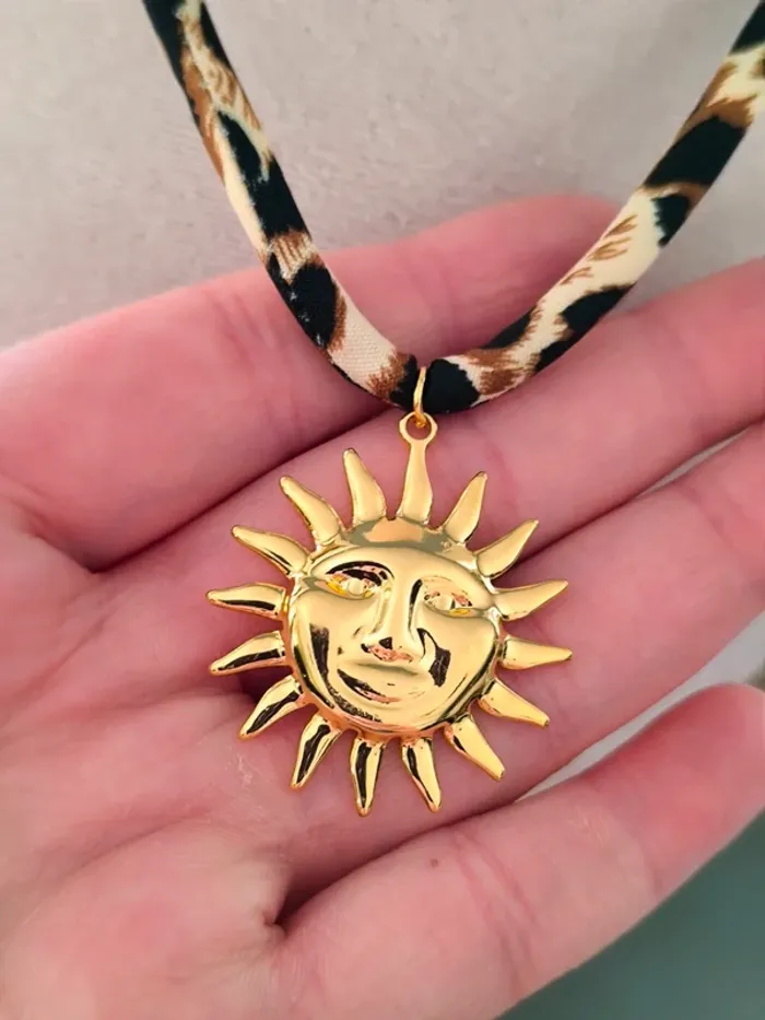 Collier motif léopard avec soleil doré - photo numéro 5