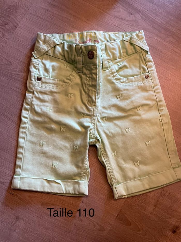 Short vert pâle fille