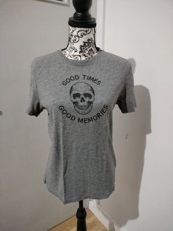 T-shirt manches courtes tête de mort T.S ou 16 ans