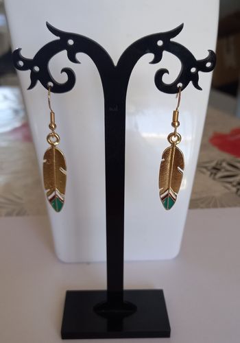 Boucles d'oreilles plume pointe verte