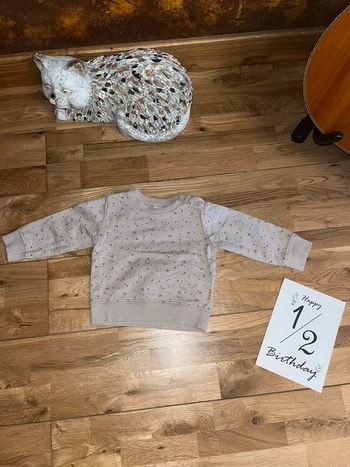Joli sweat beige hema très bon état 68 cm/6 mois