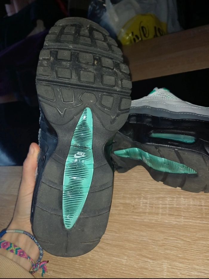 Basket Nike Air max 95  Neuve  T 37,5 - photo numéro 7