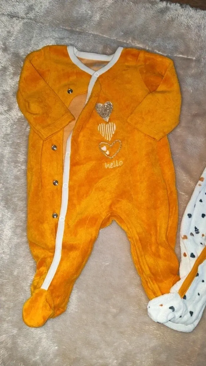 Pyjamas 1mois - photo numéro 2