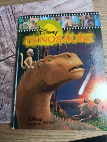 Livre Disney les dinosaures