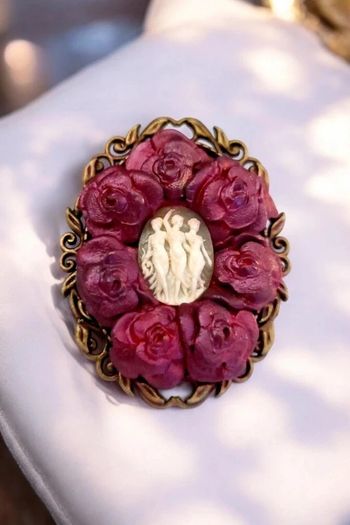 Magnifique broche style vintage, camée en pâte polymere
