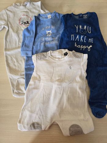 Lot de 4 pyjamas une pièce – 12 mois
