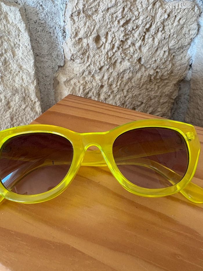 Lunettes de soleil jaune & Other Stories