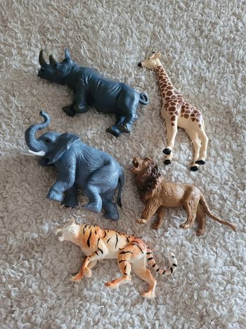 Lot de 5 animaux de la savane