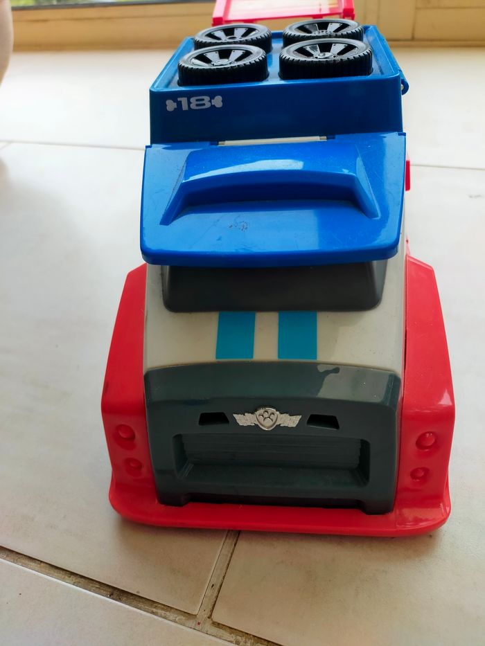 Camion  Pat patrouille avec sa voiture de course - photo numéro 2