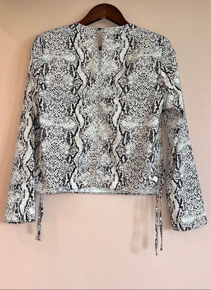 Blouse imprimé serpent taille 36 – manches longues, style chic et tendance - photo numéro 4