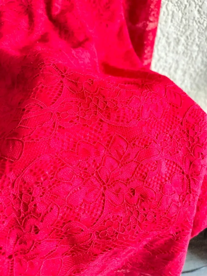 Robe courte moulante rouge en dentelle T 36 - photo numéro 5