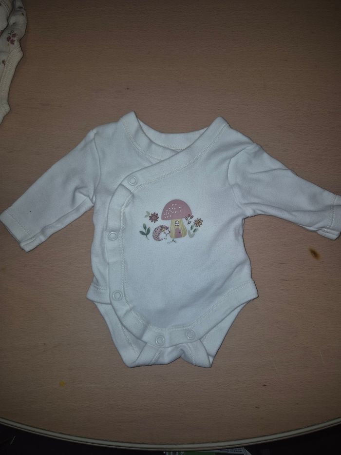 Body + 2 pyjamas Taille naissance (3,4kg)
