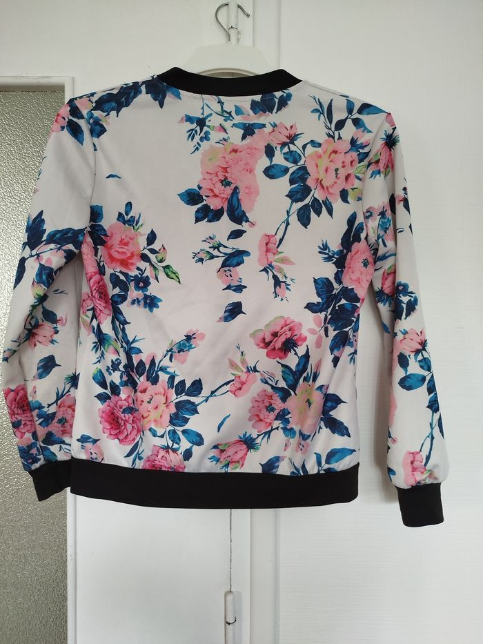 Veste fleurie taille S/m - photo numéro 3