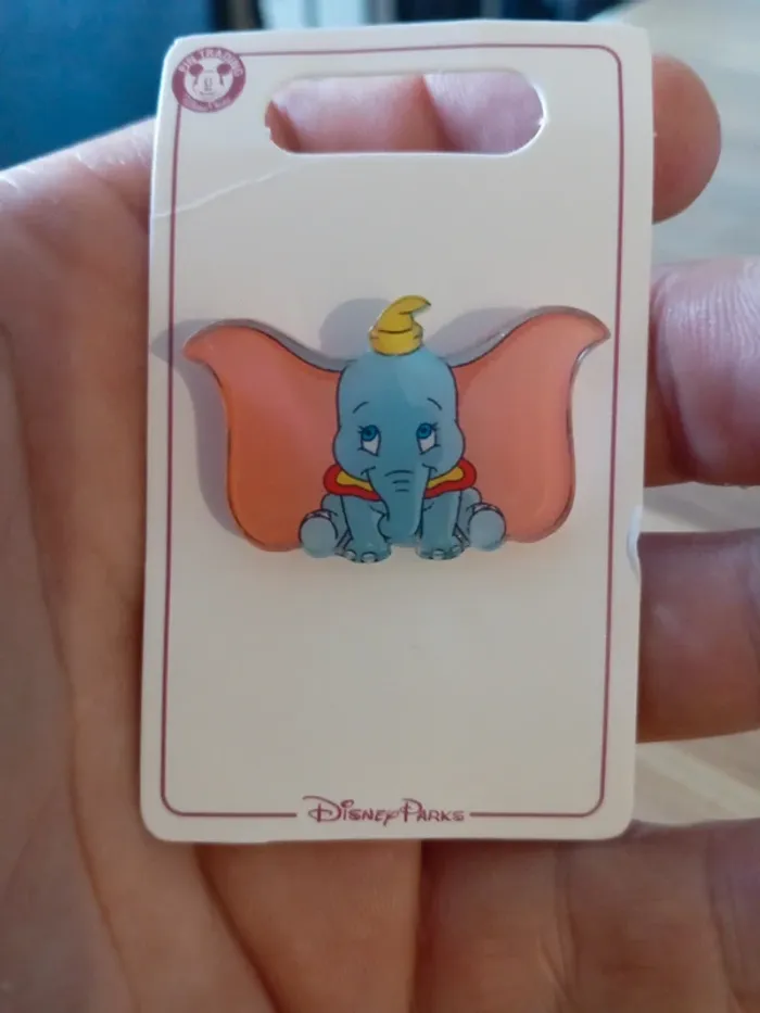 Pin's pvc Dumbo - photo numéro 4