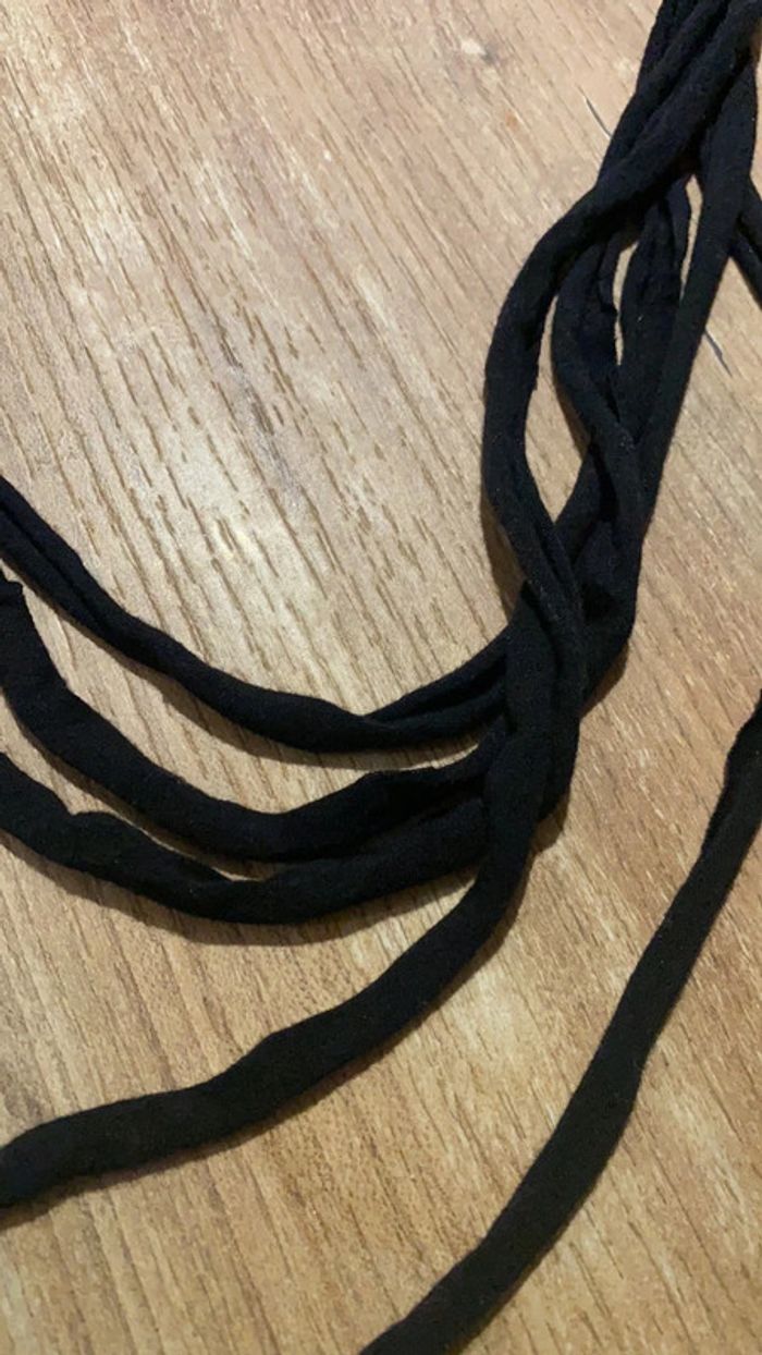 Collier argenté et noir - photo numéro 2