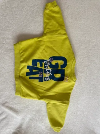 Pull vert avec inscription