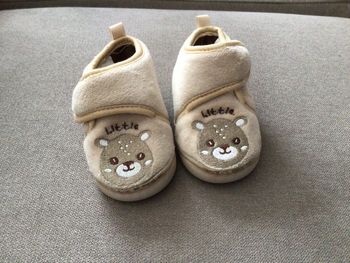 Pantoufles bébé portées