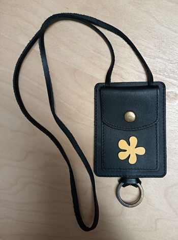 porte clef, monnaie ou carte à porter au coup