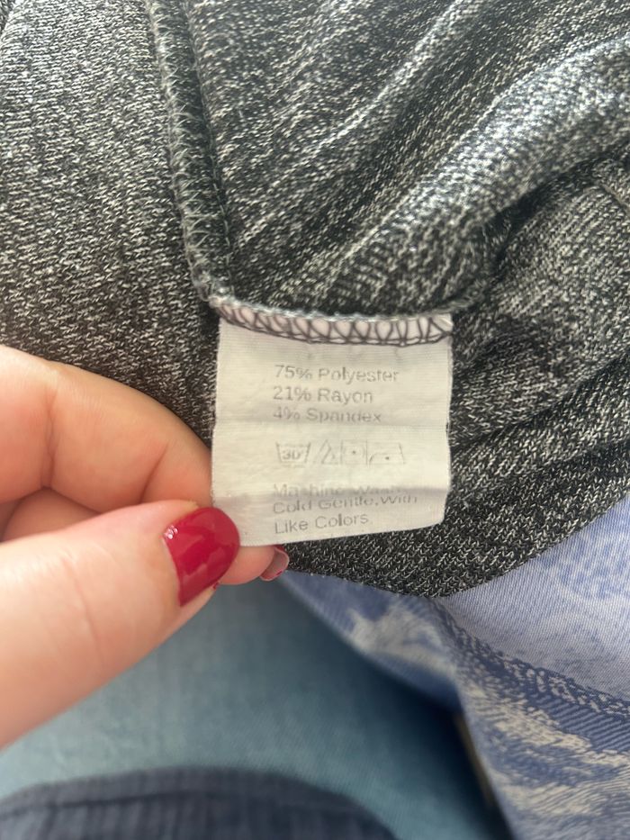 Pull col V SHEIN taille L gris foncé bordure dentelle - photo numéro 4