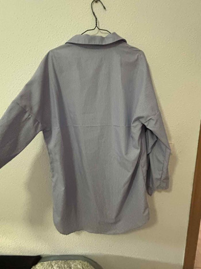 Chemise bleu a rayure - taille L - froufrou sur les manches - photo numéro 2