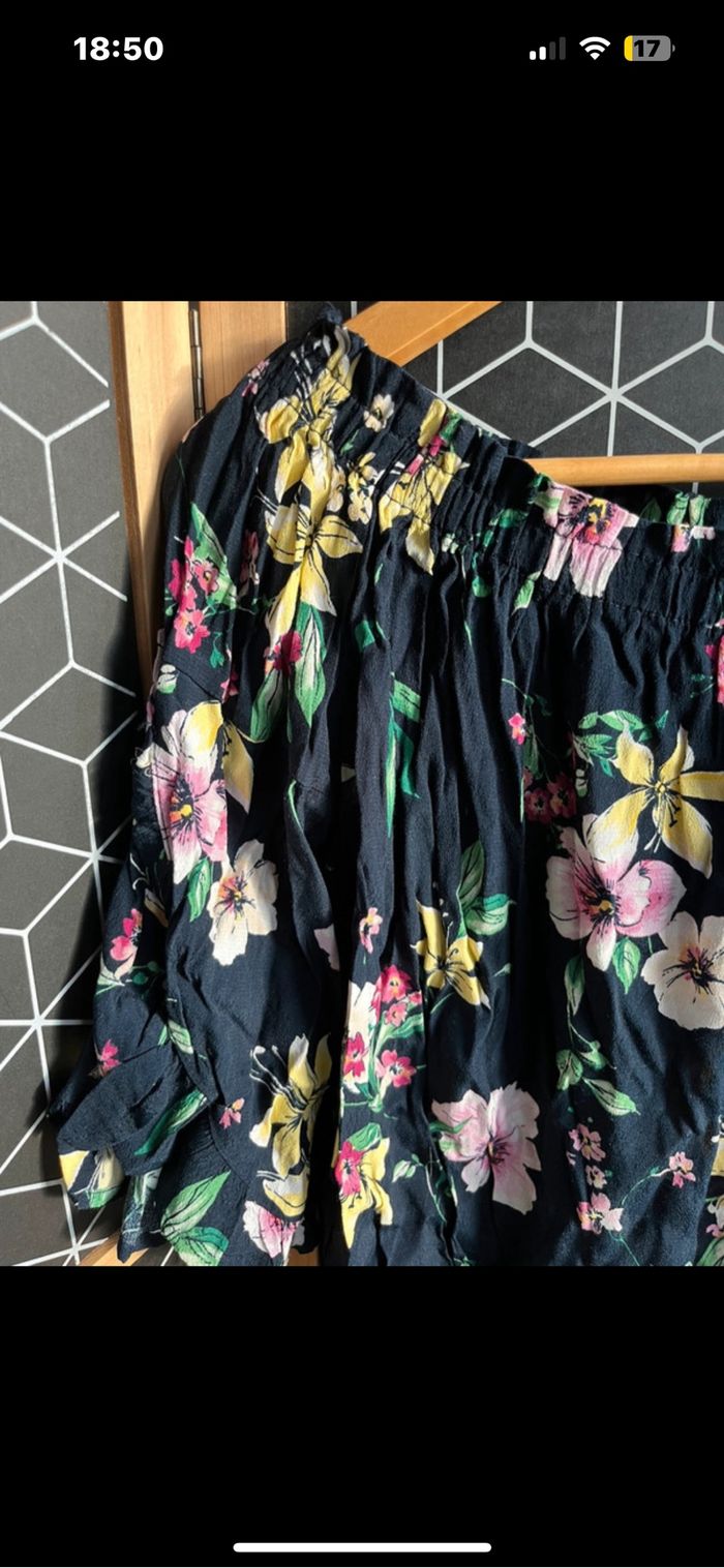 Blouse noire fleurie Bershka - photo numéro 2