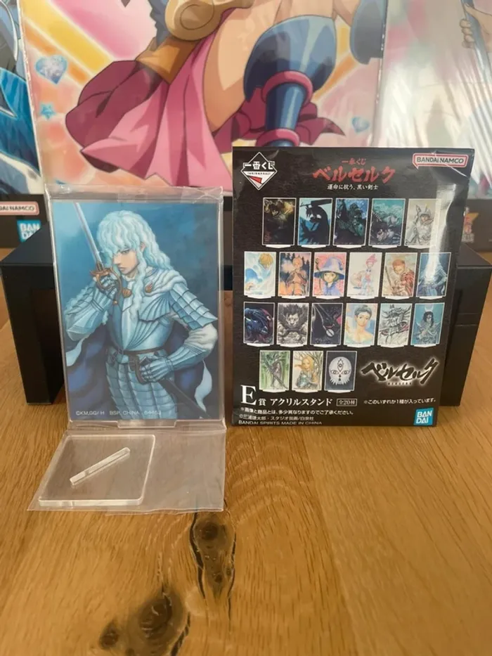 Berserk – Stand acrylique Griffith Ichiban Kuji Unmei ni Aragau, Kuroi Kenshi 10 cm