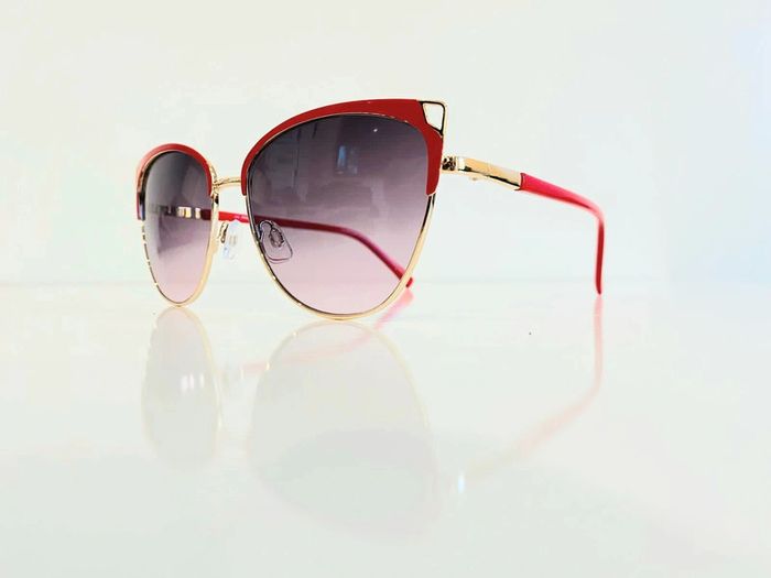 Lunette de soleil femme cats rouge et dorée verres dégradés UV protection catégorie 2