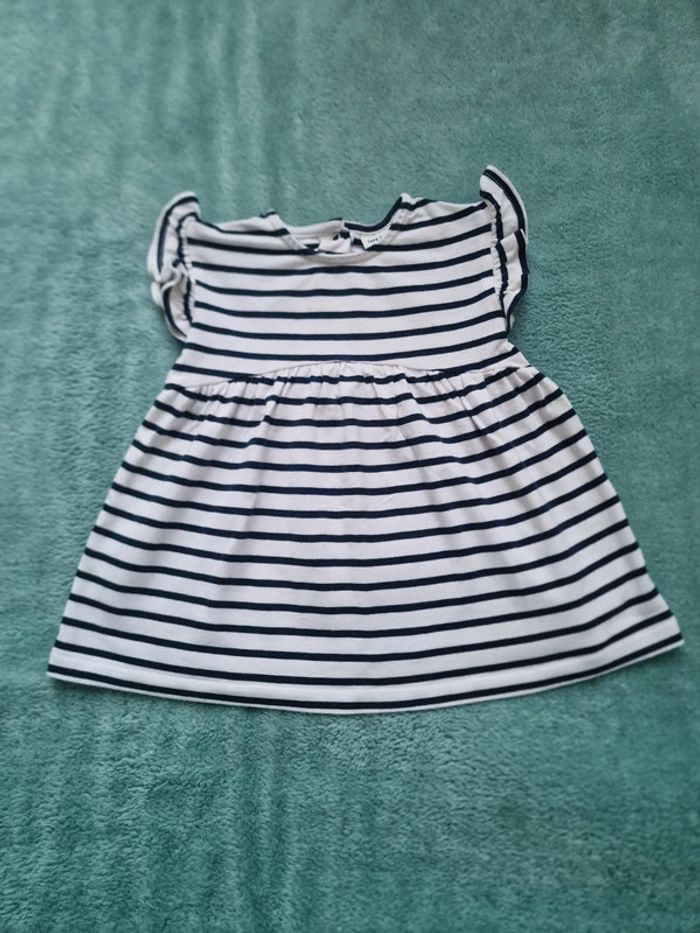 Très jolie robe 6 mois