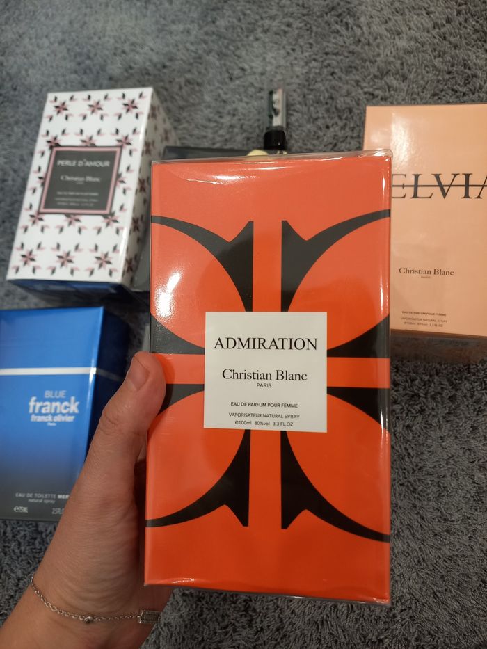 Lot de 5 parfums 100mL et 75 mL neufs . Scellé - photo numéro 4